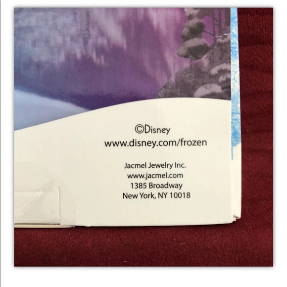 Disney Frozen Pendant Necklace Princess Elsa Oval Boxed Gift - Picture 3 of 6